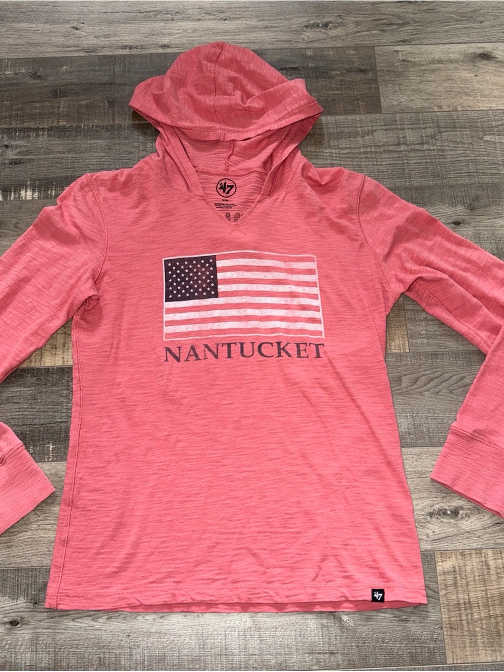 47 Nantucket Hooded Flag Tee in Coral women’s medium